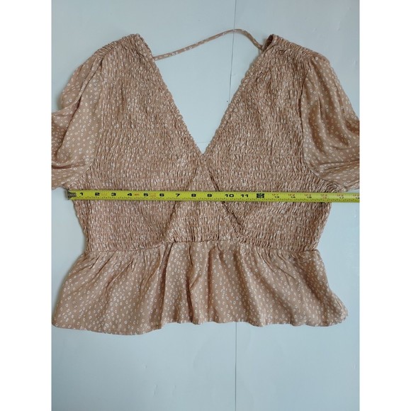 Urban Romantics Tan Polkadot Blouse Size S Bell Sleeve V-Neck Peplum Pullover - Picture 5 of 7